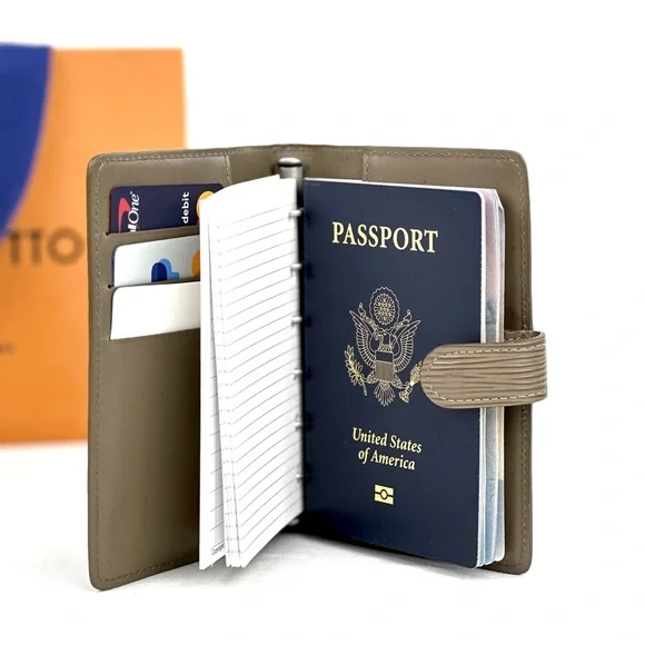 🌎 Louis Vuitton Passpoet Agenda Wallet - Picture 7 of 13